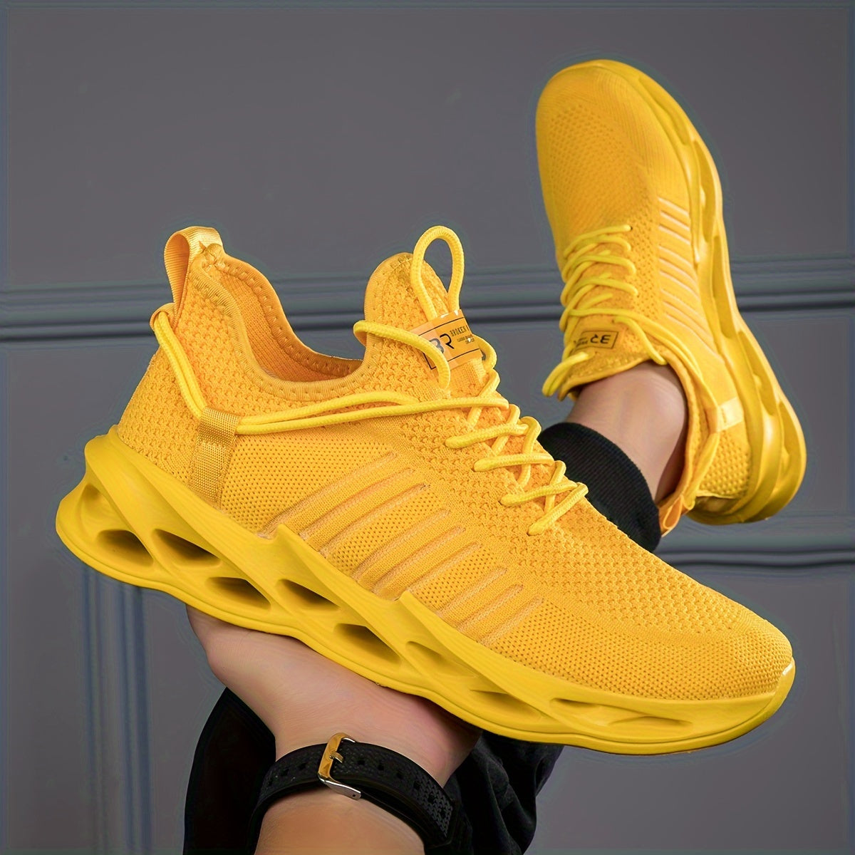 Breathable Shock-Absorbing Blade Sneakers,