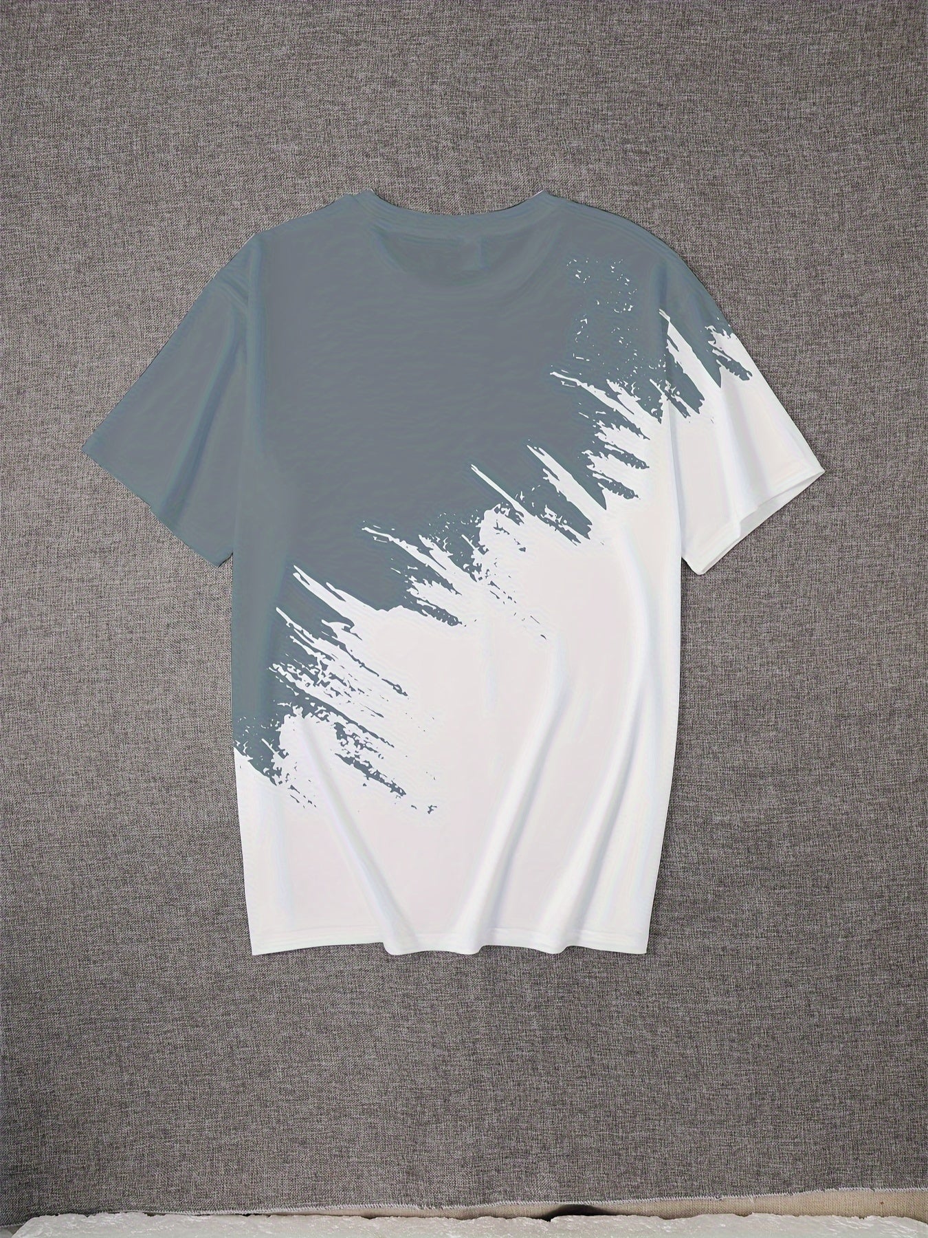 Vintage-Inspired Men's Geometric Print T-Shirt .