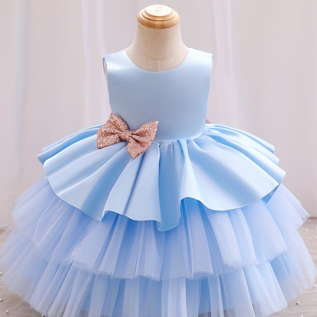 Adorable Girls' Princess Dress with Bowknot .