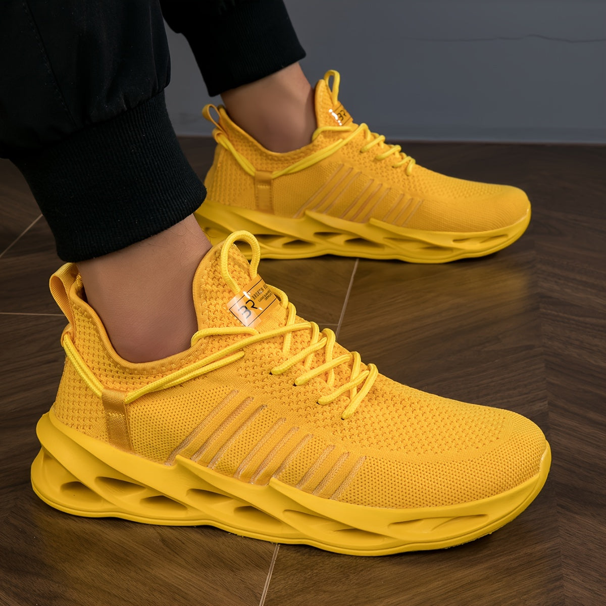 Breathable Shock-Absorbing Blade Sneakers,