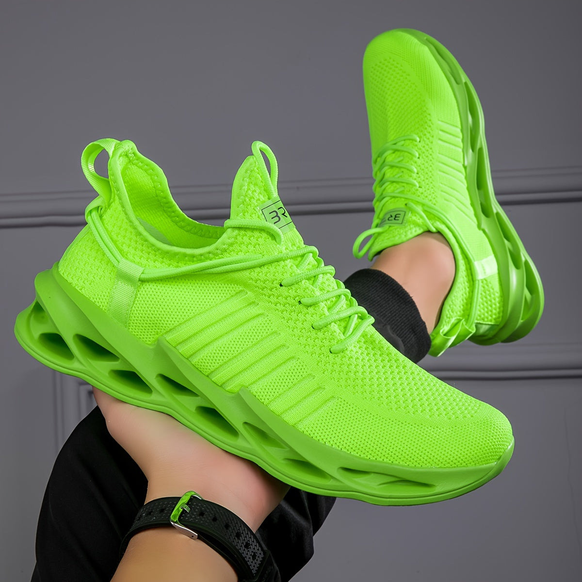 Breathable Shock-Absorbing Blade Sneakers,