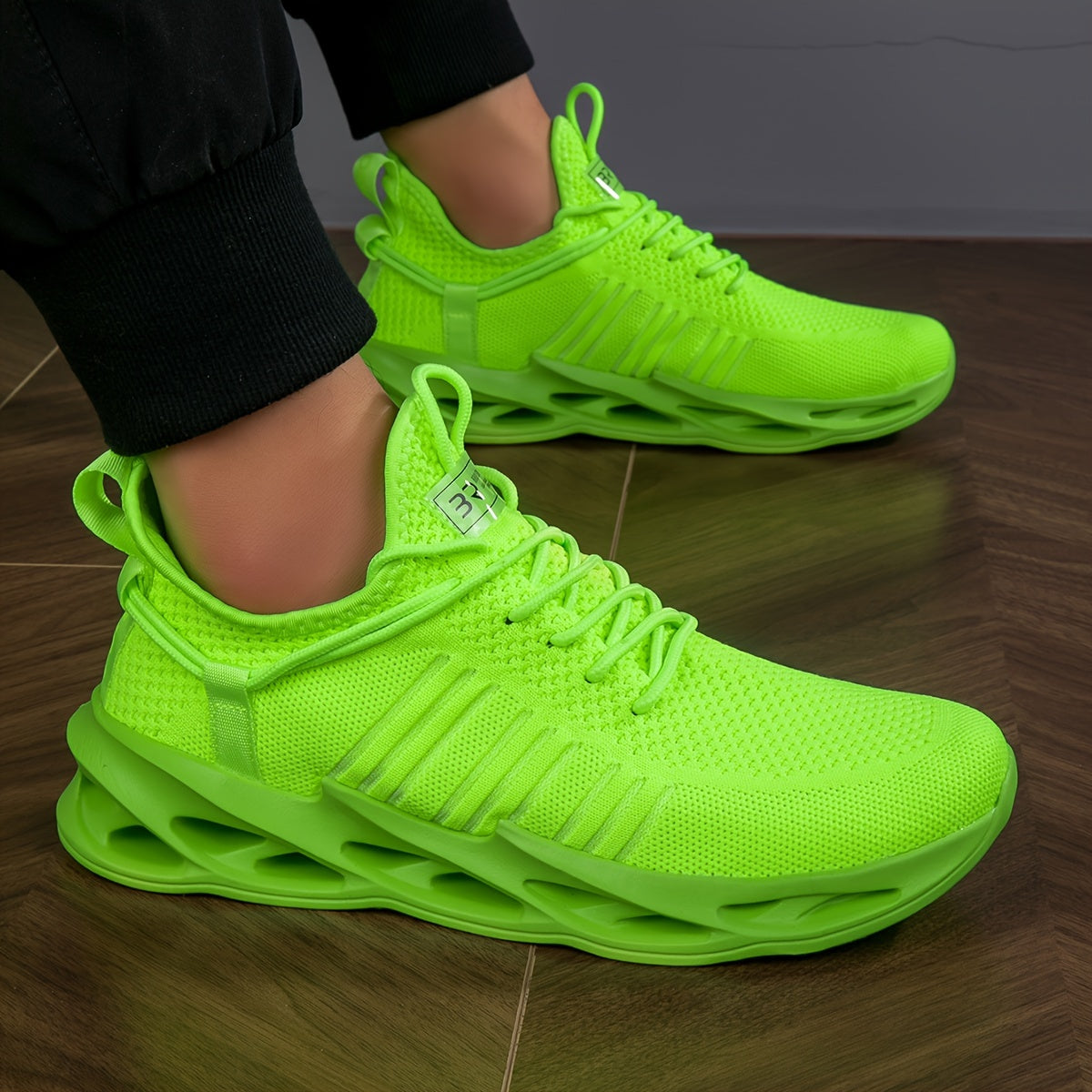 Breathable Shock-Absorbing Blade Sneakers,